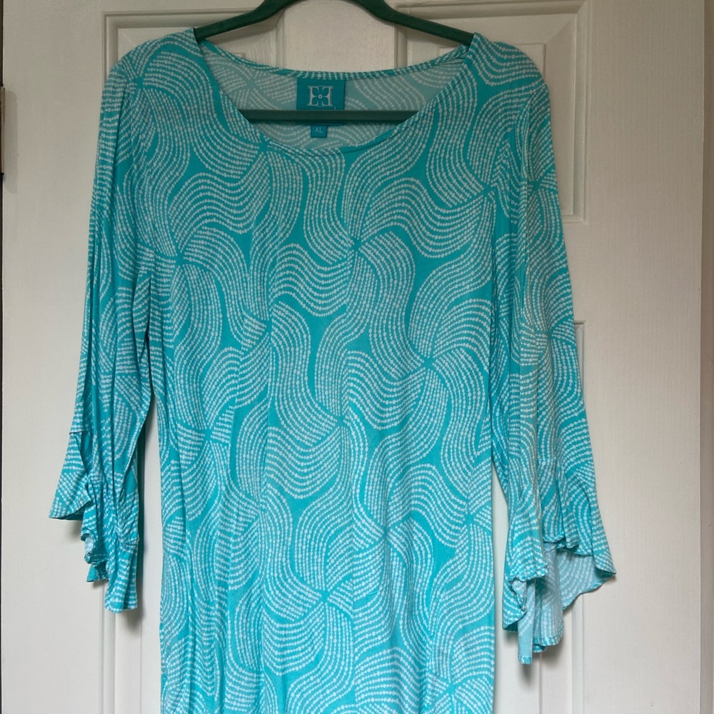 Escapada Teal and White Patterned Garment